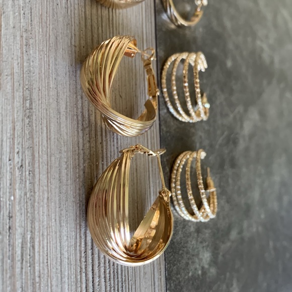 6/$8 NEW Gold Tone Hoop Earrings - Picture 11 of 11